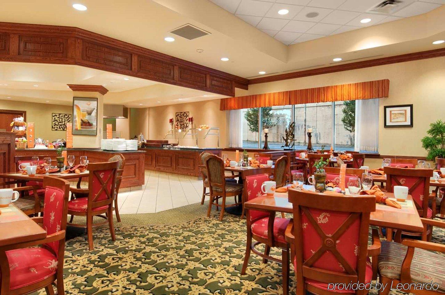 Отель Hilton Scranton & Conference Center Ресторан фото